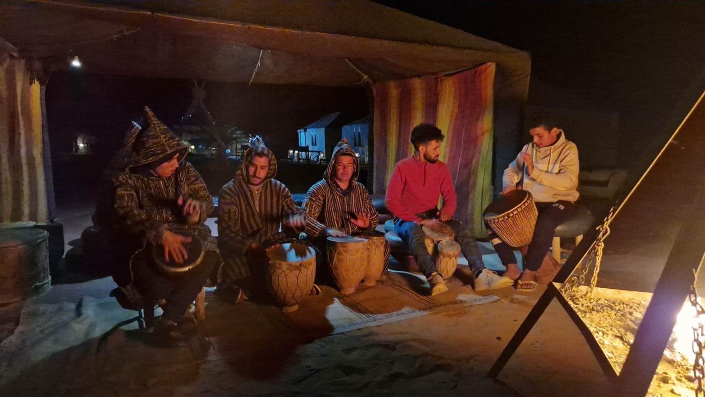 Abend im Camp – Camel Trips Luxury Camp